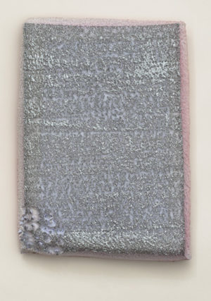 Altération 12 janvier 2015, 32 x 27 x 3 cm, peinture, cire, impacts, polystyrène